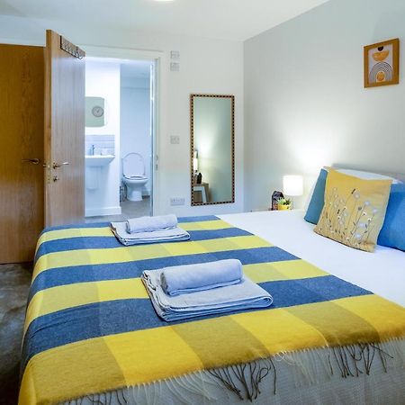 Luton Modern Serviced Accommodation For Contractors, Relocators, Professionals, Tourists And Students - Akugi Homes Екстериор снимка