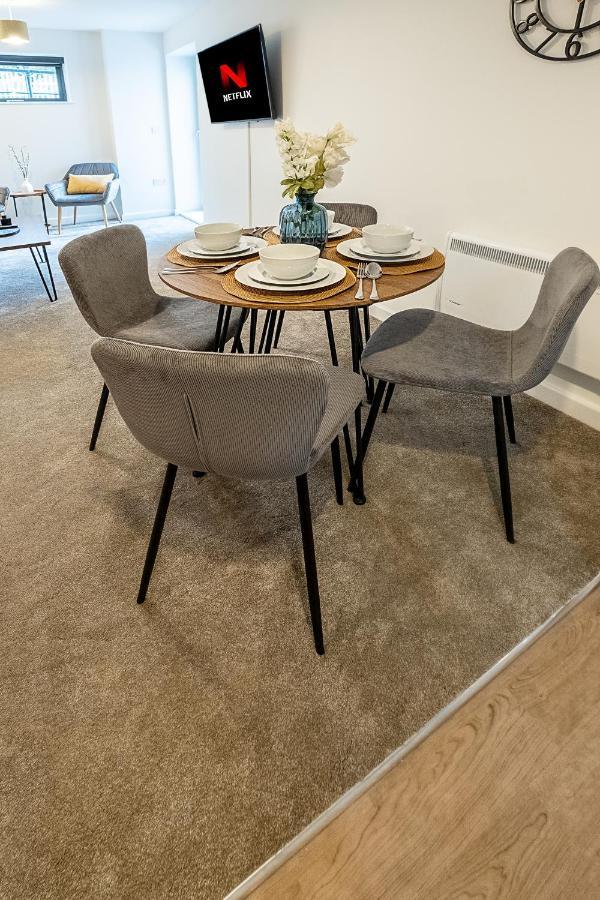 Luton Modern Serviced Accommodation For Contractors, Relocators, Professionals, Tourists And Students - Akugi Homes Екстериор снимка