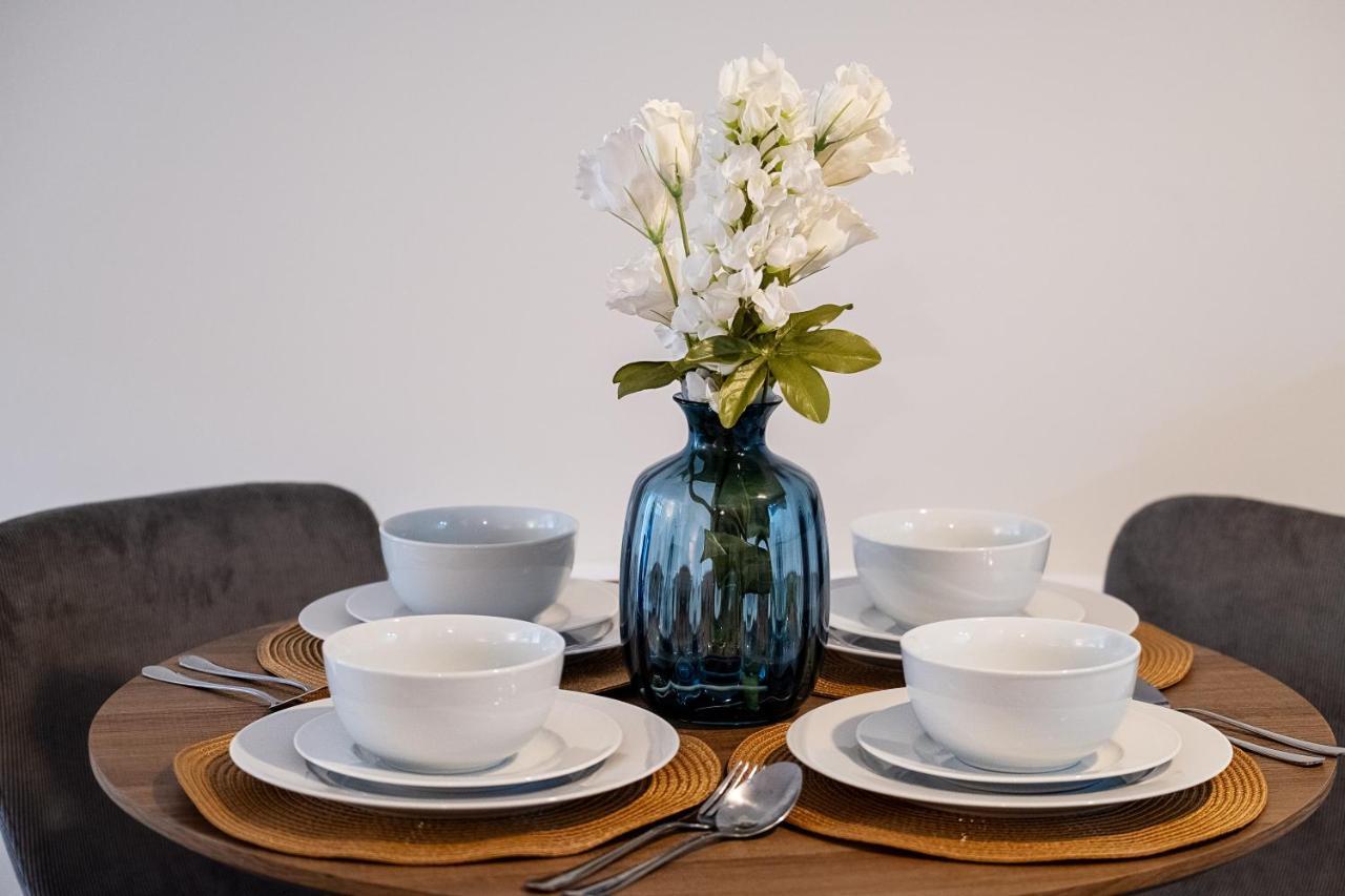 Luton Modern Serviced Accommodation For Contractors, Relocators, Professionals, Tourists And Students - Akugi Homes Екстериор снимка