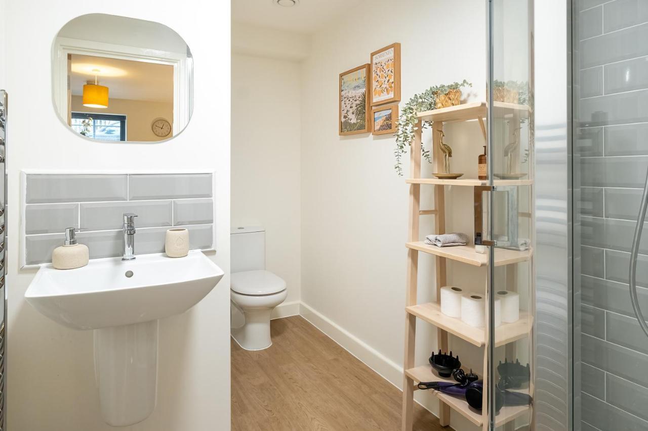 Luton Modern Serviced Accommodation For Contractors, Relocators, Professionals, Tourists And Students - Akugi Homes Екстериор снимка