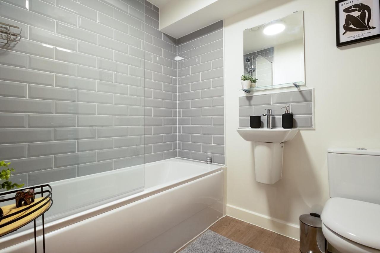 Luton Modern Serviced Accommodation For Contractors, Relocators, Professionals, Tourists And Students - Akugi Homes Екстериор снимка