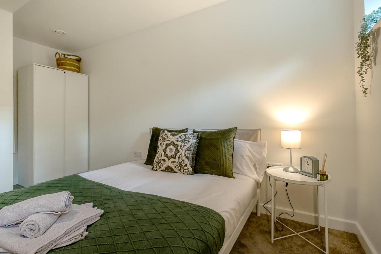 Luton Modern Serviced Accommodation For Contractors, Relocators, Professionals, Tourists And Students - Akugi Homes Екстериор снимка