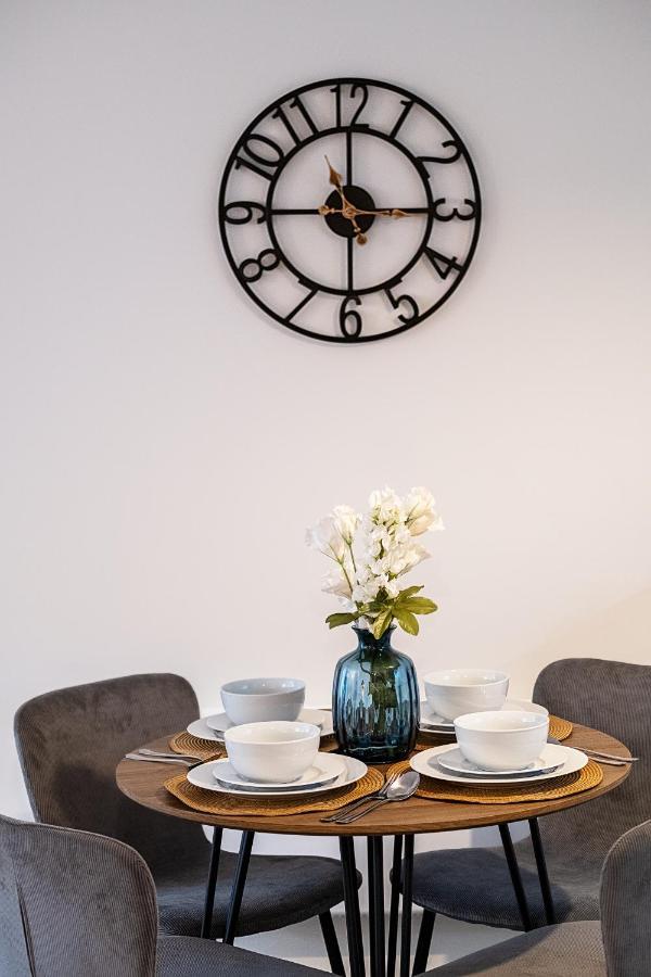 Luton Modern Serviced Accommodation For Contractors, Relocators, Professionals, Tourists And Students - Akugi Homes Екстериор снимка